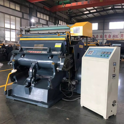 Máquina de corte e vinco para papelão ondulado com estampagem a quente modelo 930