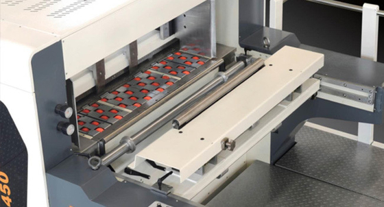 Máquina cortando vincando automática hidráulica da caixa ondulada do PLC