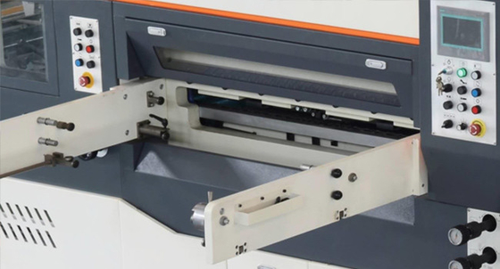 Máquina cortando vincando automática hidráulica da caixa ondulada do PLC