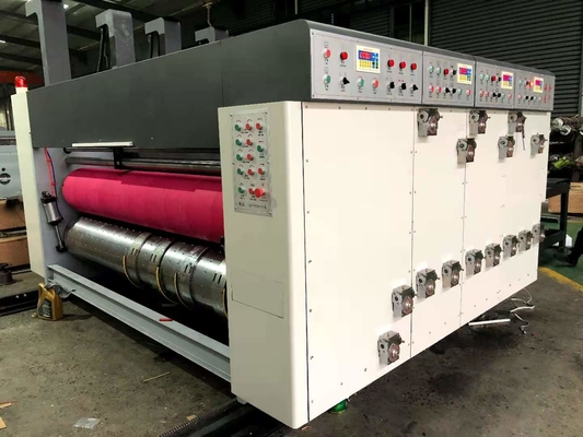 Uma máquina ondulada totalmente automático Slotter da caixa da cor