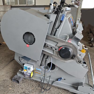 Máquina de corte e vinco para caixas de papelão ondulado com comprimento de vinco abaixo de 40M, alta força de corte e fonte de alimentação elétrica garantindo o processamento de caixas