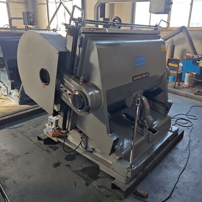 Máquina de Corte e Vinco para Cartão Corrugado Elétrico com Potência de Motor de 5.5KW e Método de Alimentação Manual Garantindo Operação Suave