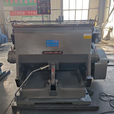 Cortador de Matriz de Papelão Ondulado e Embalagens de Madeira com Velocidade de 20 ± 2 Cortes por Minuto Garantindo o Corte de Matriz