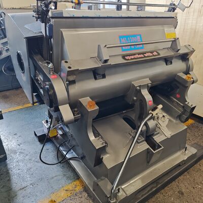 Tinta Bronce Cobre Boca de Cartão Matriz de Corte Máquina Elétrica de abastecimento de óleo Método adequado para corte preciso e processos de produção