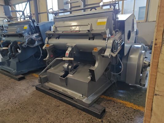Máquina de corte manual de cartão ondulado a pressão ML1200, de tamanho 1200 × 830 mm, com quatro sistemas de segurança