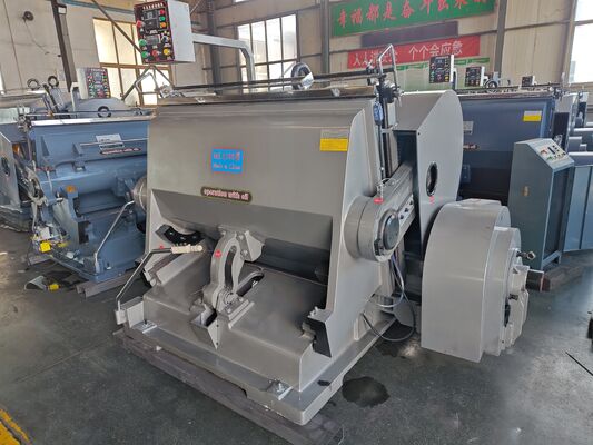 ML1500 Máquina semiautomática de corte a moagem com quatro peças de segurança e embreagem de travagem de placa de sucção elétrica para caixas onduladas