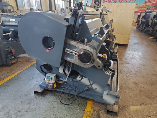 Máquina de Corte e Vinco Manual para Caixas de Papelão Ondulado ML1200 de Serviço Pesado com Velocidade de 20 unidades/min e Tamanho de 1200 * 830 mm