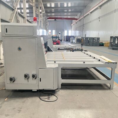 Máquina giratória ondulada de Slotter do controle do PLC que inclui 4 facas de grupos e fonte de alimentação 380V construída para operação durável