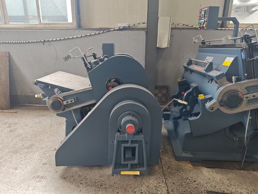 ML750 Máquina de corte a moagem semiautomática com quatro partes de segurança e embreagem de travagem de placa de sucção elétrica para caixas onduladas de 750 x 520 mm