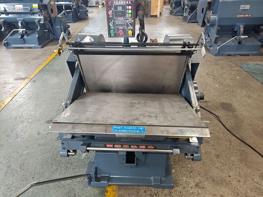 ML1100 Máquina de corte manual de cartão ondulado a pressão com 20 pcs/min de velocidade e quatro sistemas de segurança para 1100 * 800 mm de tamanho