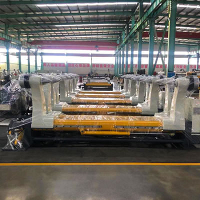 O rolo de moinho hidráulico automático de Shaftless está linha de produção ondulada da folha para o rolo de papel